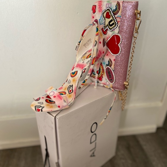 Slimgback Heels - Picture 2 of 3